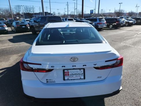 Certified 2025 Toyota Camry SE image 5
