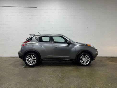 Used 2017 Nissan Juke S FWD image 2