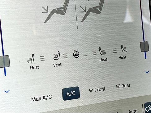 Used 2024 RAM 2500 Laramie w/ Safety Group image 20