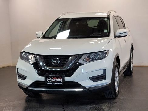 Used 2019 Nissan Rogue SV image 4