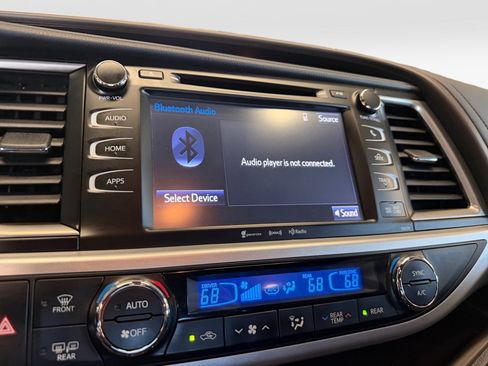 Used 2018 Toyota Highlander XLE AWD/4WD image 21