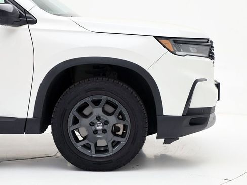 Used 2024 Honda Pilot TrailSport image 3