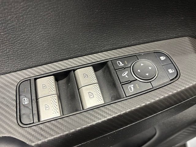 Used 2024 Mitsubishi Outlander AWD image 6
