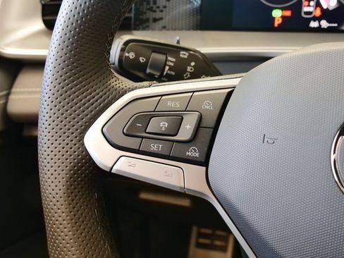 New 2026 Volkswagen Tiguan SE R-Line image 23