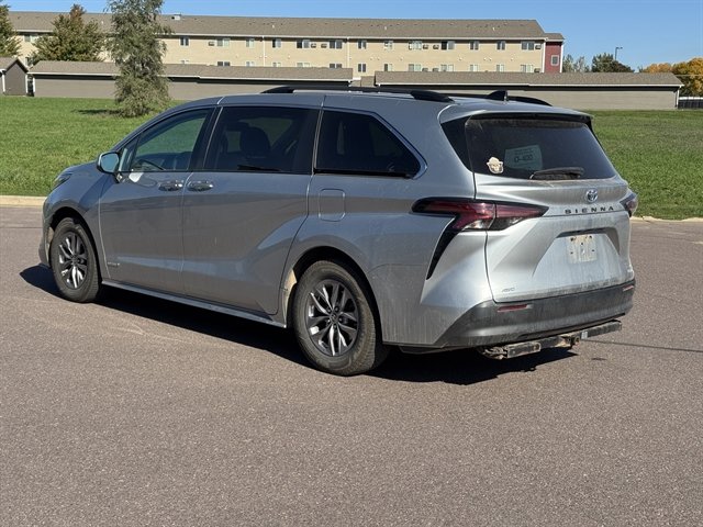 Used 2021 Toyota Sienna LE w/ LE Plus Package AWD/4WD image 6