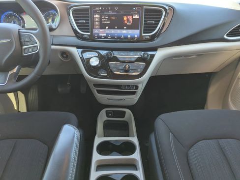 Used 2024 Chrysler Voyager LX FWD image 22
