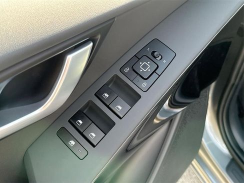 Certified 2025 Kia Niro EX image 20