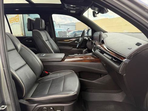 Used 2021 Cadillac Escalade ESV Premium Luxury w/ Driver Assist Tech Package AWD/4WD image 16