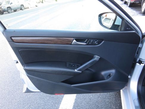 Used 2020 Volkswagen Passat 2.0T SEL image 27