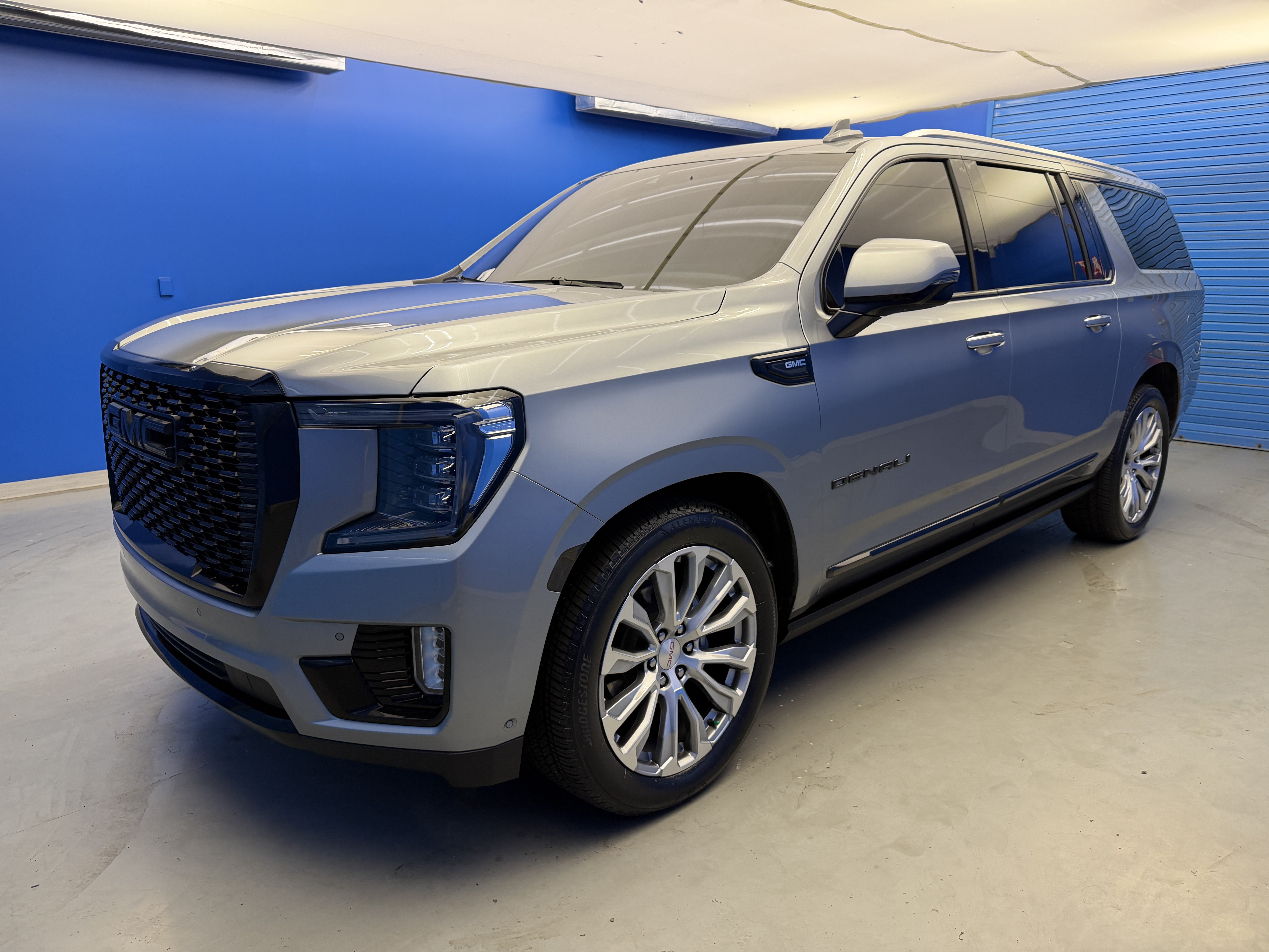 Used 2024 GMC Yukon XL Denali w/ Denali Reserve Package AWD/4WD image 4