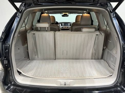 Used 2017 Toyota Highlander XLE image 41