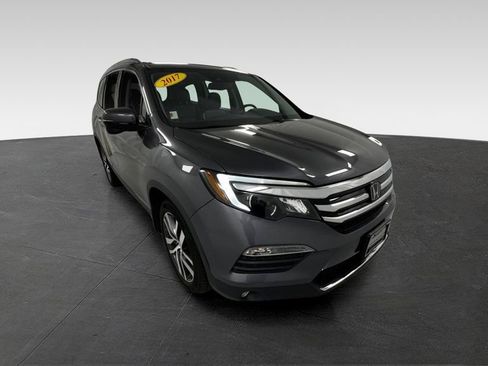 Used 2017 Honda Pilot Touring image 1