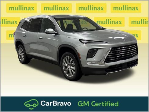 Used 2025 Buick Enclave Preferred image 1