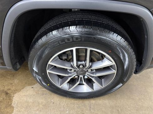 Used 2021 Jeep Grand Cherokee Limited w/ Premium Lighting Group image 36