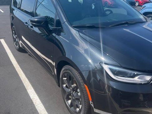 Used 2023 Chrysler Pacifica Touring-L w/ S Appearance Package FWD image 1