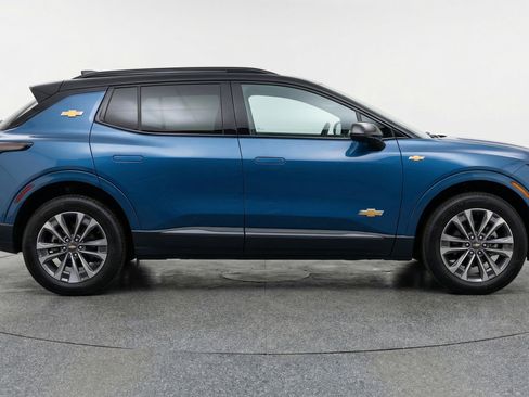 Used 2025 Chevrolet Equinox LT image 11