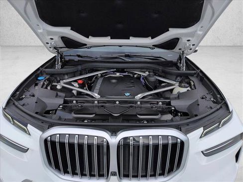 Used 2025 BMW X7 xDrive40i w/ Premium Package AWD/4WD image 25