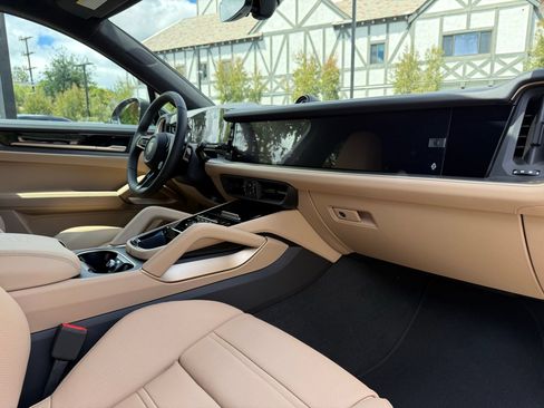 New 2026 Porsche Cayenne Turbo AWD/4WD image 27