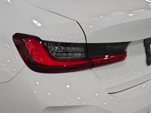 Certified 2025 BMW 330i Sedan image 31