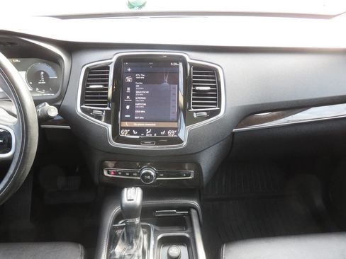 Used 2018 Volvo XC90 T6 Momentum w/ Convenience Package AWD/4WD image 16