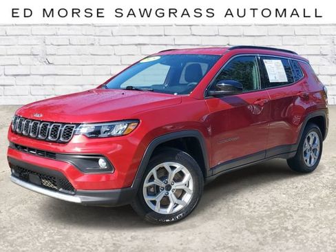 Used 2025 Jeep Compass Latitude AWD/4WD image 1
