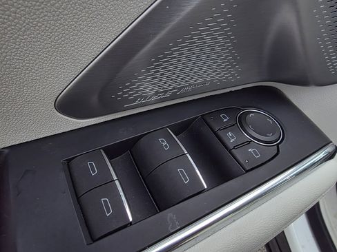 Used 2024 GMC Acadia Denali w/ Super Cruise Package image 12