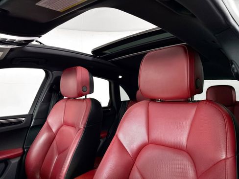 Used 2018 Porsche Macan S image 30