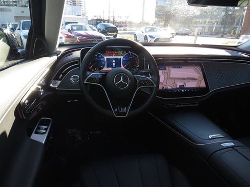 Used 2025 Mercedes-Benz E 350 4MATIC Sedan image 9