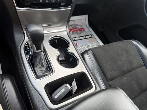 Used 2019 Jeep Grand Cherokee Altitude AWD/4WD image 19