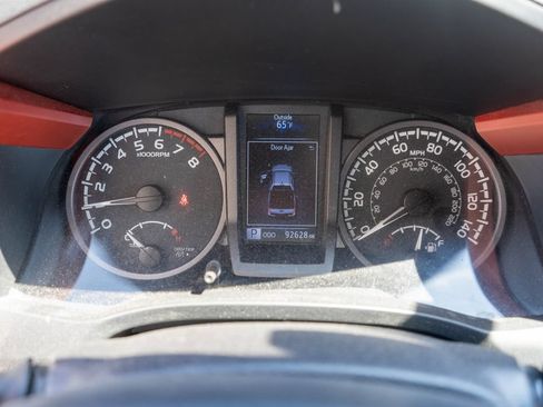 Used 2016 Toyota Tacoma TRD Sport AWD/4WD image 19