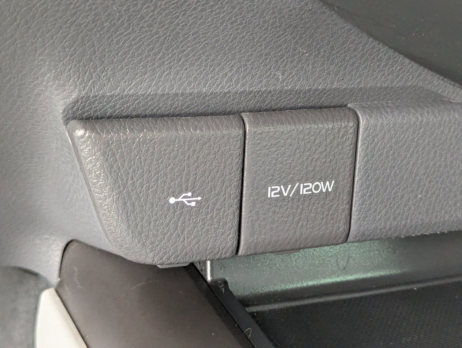 Used 2024 Toyota Camry SE w/ Convenience Package FWD image 30