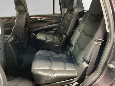 Used 2015 Cadillac Escalade Luxury AWD/4WD image 13