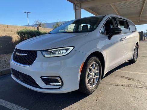 Used 2024 Chrysler Pacifica Touring-L image 1