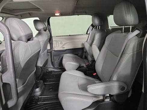 Used 2022 Toyota Sienna XLE w/ XLE Plus Package AWD/4WD image 16