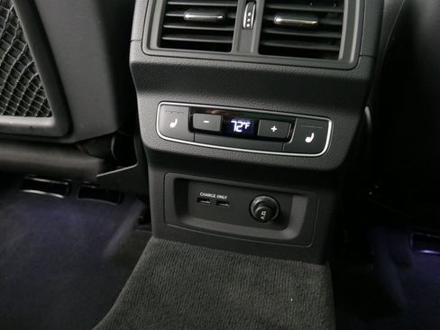 Used 2024 Audi Q5 e Prestige w/ Prestige Package image 31