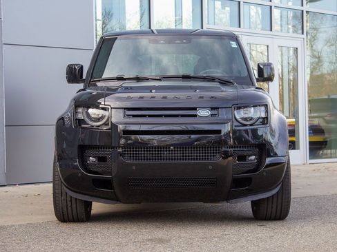 Used 2025 Land Rover Defender 110 V8 image 2