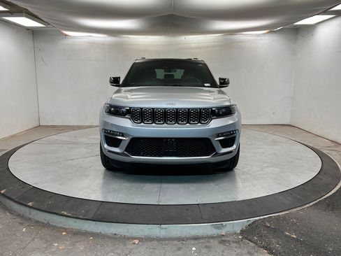 Used 2024 Jeep Grand Cherokee Summit image 8