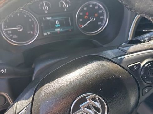 Used 2018 Buick Enclave Essence image 10