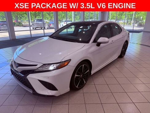 Used 2018 Toyota Camry XSE FWD image 3