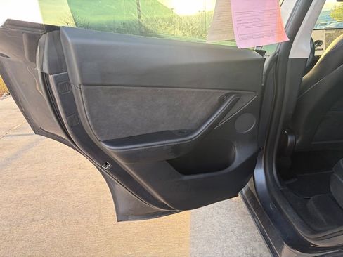 Used 2021 Tesla Model Y Long Range image 16