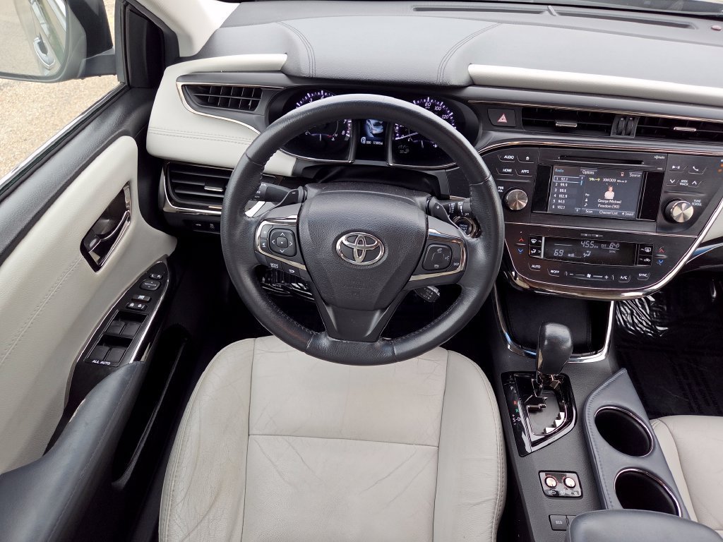 Used 2015 Toyota Avalon XLE Premium FWD image 4