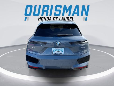 Used 2023 BMW iX xDrive50 w/ Sport Package image 7