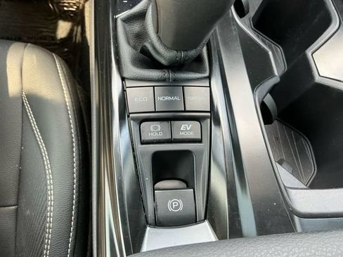 Used 2025 Toyota Camry SE w/ Convenience Package FWD image 25
