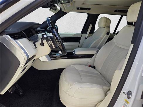 Certified 2025 Land Rover Range Rover SE AWD/4WD image 17