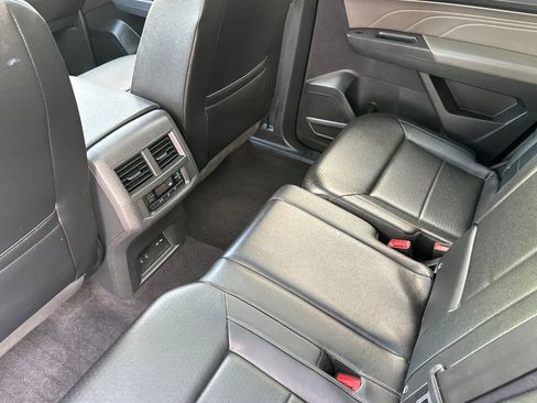 Used 2021 Volkswagen Atlas SE w/ Panoramic Sunroof Package image 12