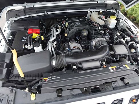 Used 2023 Jeep Gladiator Sport image 32