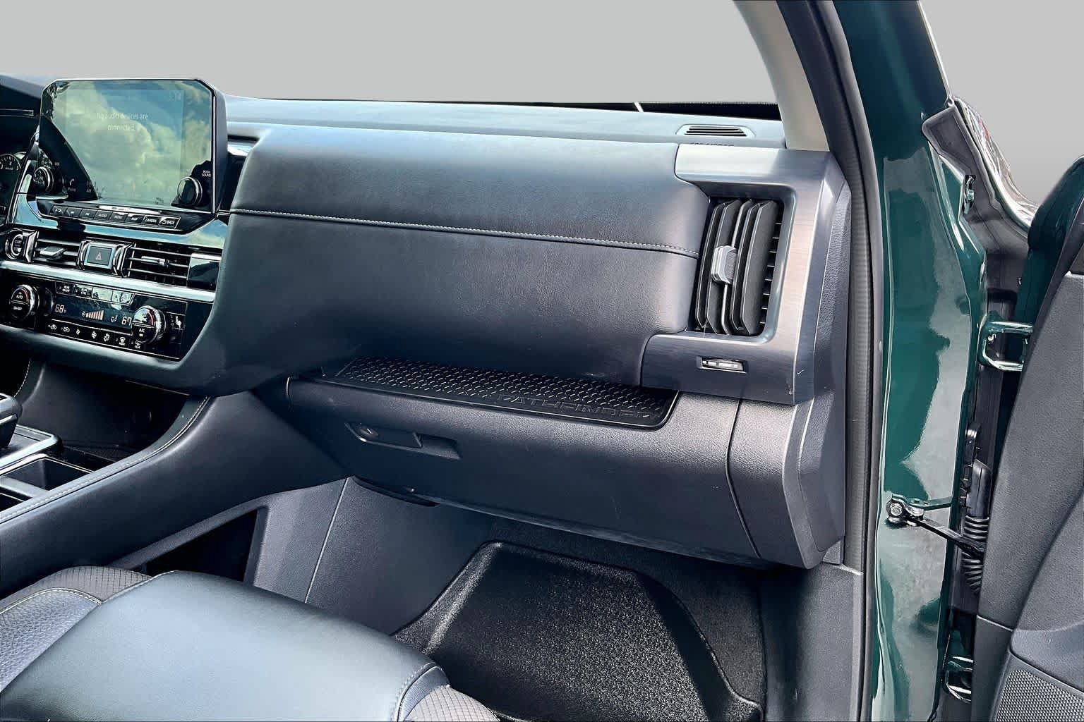 Used 2024 Nissan Pathfinder SL w/ SL Premium Package FWD image 19