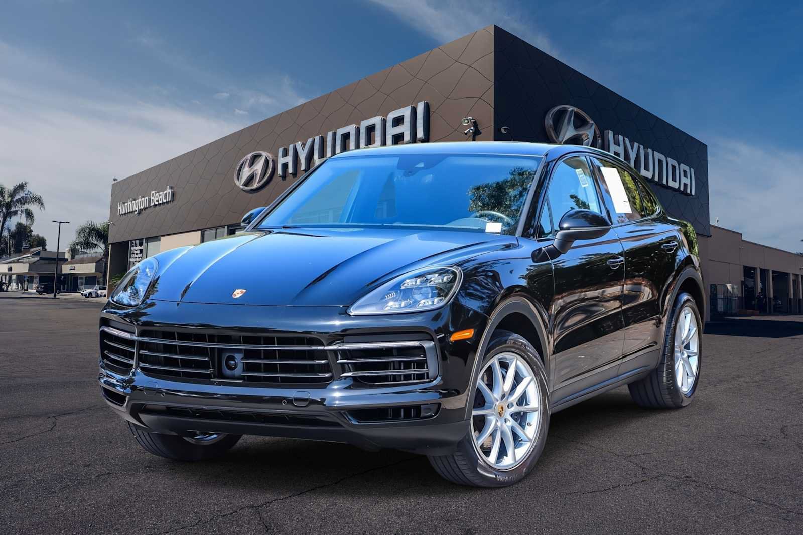 Used 2021 Porsche Cayenne Coupe AWD/4WD image 1
