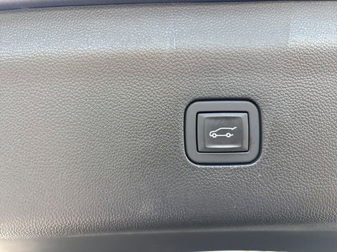 Used 2019 Buick Enclave Essence image 29