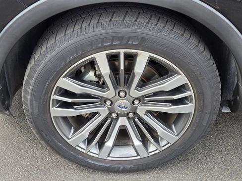 Used 2019 Ford Explorer Platinum image 9